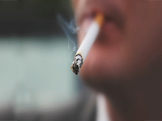 जानें क्‍यों मसूड़ों के लिए नुकसानदेह है धूम्रपान